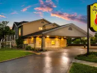 Super 8 by Wyndham Winnipeg West Hotels near Assiniboia Downs