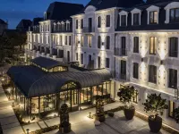 Grand Hôtel de Courtoisville Hotels near Sillon