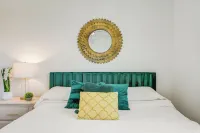 Lush Emerald Nr JAX INT Airport & Shopping - balcony