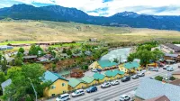 Yellowstone Riverside Cottages - 2-Star