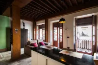 Apartamentos Reyes Católicos by Medina Living - Condos