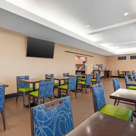 Comfort Inn & Suites Airport North