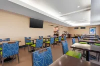 Comfort Inn & Suites Airport North - พร้อมอาหารเช้า