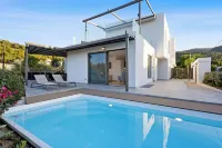 Saronia Estate - مسبح