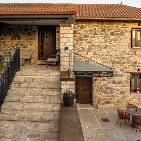 Villa De Madeleine - Stone villa Jacuzzi