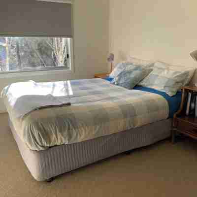 Family holiday haven cozy wood fire hiking skiing bird watching linen supplied Rooms