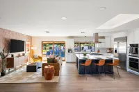 7BR Scottsdale Resort Pool Sport Court Spa - Bungalows