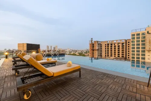 Golden Tulip Gurugram Sec-80 - Rooftop Pools