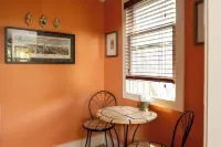 Hidden Garden Cottages & Suites - parking