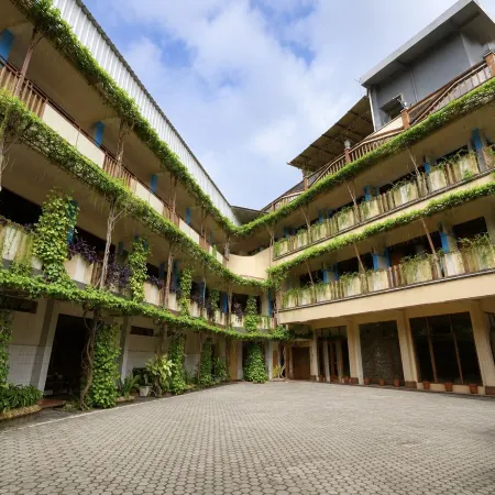 Townhouse Oak Hotel Lestari