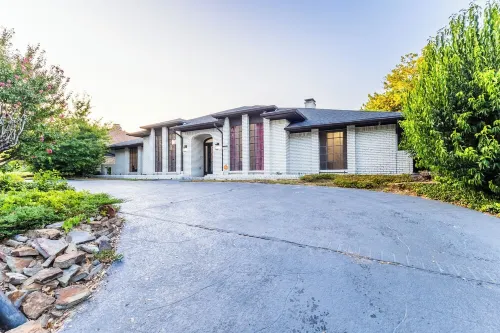 🚨Dallas Luxury Modern Home- Heated Salt Pool and Spa 🏊 4 Bedrooms Sleeps 14+ - สระว่ายน้ำส่วนตัว
