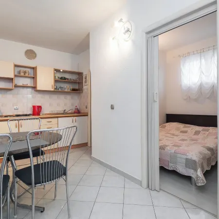 Apartment and Rooms Radojka
