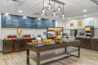 Hampton Inn & Suites Atlanta Airport West/Camp Creek Parkway - 2-Star