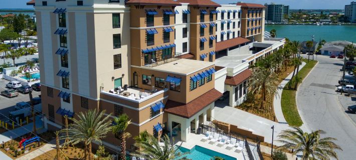 Fairfield Inn & Suites Clearwater Beach Отели в г. Пинеллас