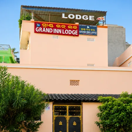 Goroomgo Grand Inn Lodge Grand Raod Puri