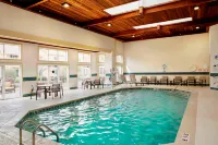 Courtyard Lansing - Swimmingpools