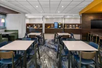 Fairfield Inn & Suites Edmonton North - breakfast