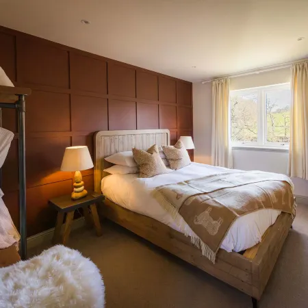 Luxury Riverside Lodge with Hot Tub (Sleeps 6) キリンのホテル