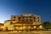 Courtyard Wichita at Old Town - Parking
