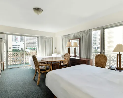 Royal Grove Waikiki Hotel dekat Pantai Waialae