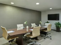 Rusk House Serviced Apartments Hotels near Houston Public Library