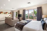 Kimberley Gardens Hotel, Serviced Apartments and Serviced Townhouses - Jacuzzi