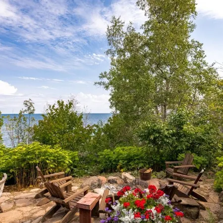 Lake Superior Luxury Log Home, Sauna, Waterfront, Amazing Views