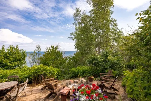 Lake Superior Luxury Log Home, Sauna, Waterfront, Amazing Views - Chalets