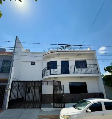 Residencia Casa Tlaquepaque - Homestays