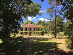 Big and Beautiful 6 Bedroom House in Aquitaine