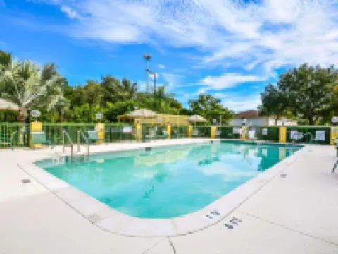 Comfort Suites Tampa - Brandon Hotels in Tampa