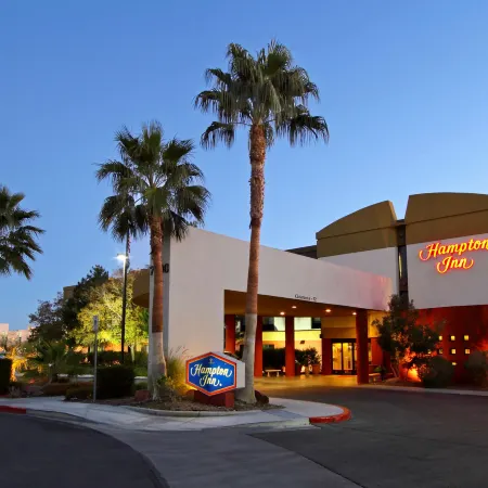 Hampton Inn Las Vegas/Summerlin Отели рядом с достопримечательностью «Поле для диск-гольфа Mountain Crest Disc»