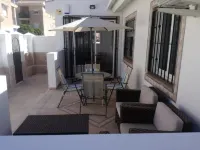 2 Bedroom Newly Renovated Bungalow Close to Bars & Restaurants