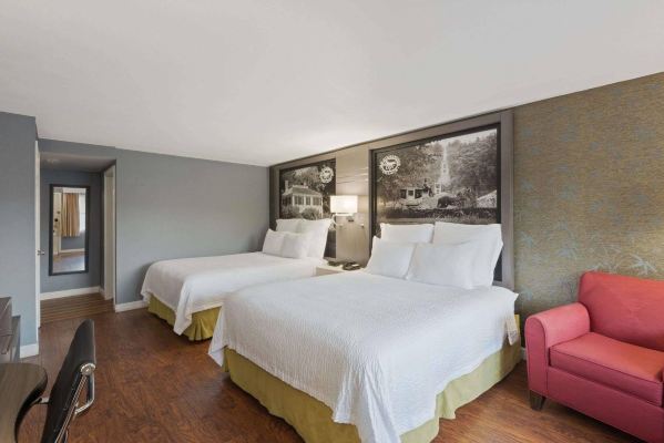 Super 8 by Wyndham Sturbridge