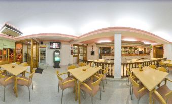 Hostal Adelino