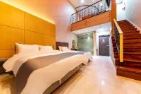 Namwon Castle Drive-in Hotel - 3-Star