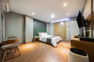 Golden Business Hotel Hotels near Beolcheon Auto Campground