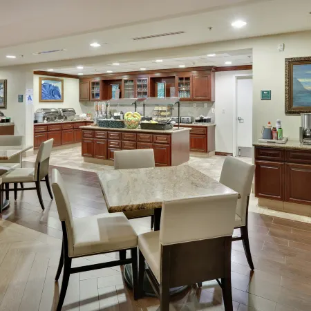 Homewood Suites by Hilton San Diego-Del Mar Отели рядом с достопримечательностью «Институт Солк»
