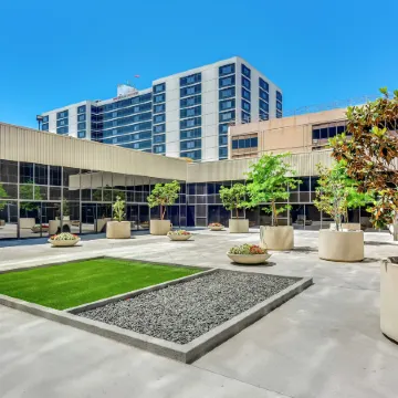 Hilton Los Angeles Airport Отели рядом с достопримечательностью «Район аэропорта Лос-Анджелеса»