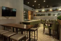 호텔 제사 오렌지 카운티 에어포트, 더블트리 바이 힐튼 - 바
