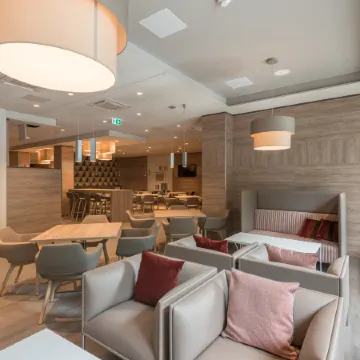 Hampton by Hilton Frankfurt City Centre East Отели рядом с достопримечательностью «Железный Мост»