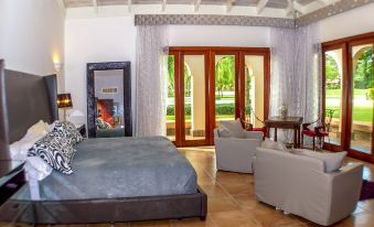 5-Star Villa for Rent in Moroccan-Style at Casa de Campo - Large Pool Jacuzzi Staff