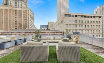 Luxury 4Br with Private Rooftop Deck