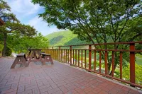 Danyang Sky Garden Pension Hotel di Daerah Danyang