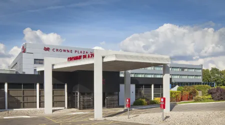 Crowne Plaza Manchester Airport Отели рядом с достопримечательностью «Библиотека Портико»