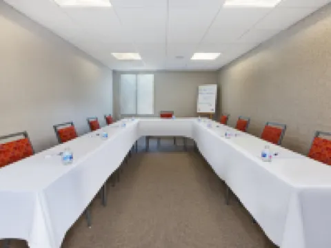 Holiday Inn Express WALDORF by IHG ウォルドーフのホテル