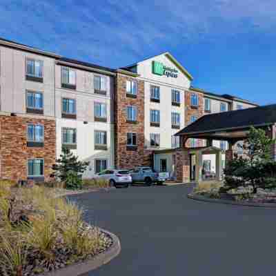 Holiday Inn Express & Suites NEWPORT by IHG Hotel Exterior