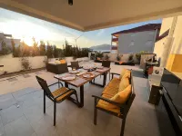 Sunshine Deluxe 80m2 Apartment with Pool, 50 m2 Garden Lounge and Outdoor Space