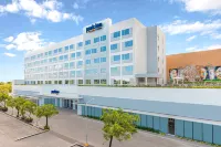 Park Inn by Radisson Bacolod Hotel dekat Granada Covered Court