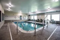 Quality Inn & Suites Mendota Near I-39 - parking